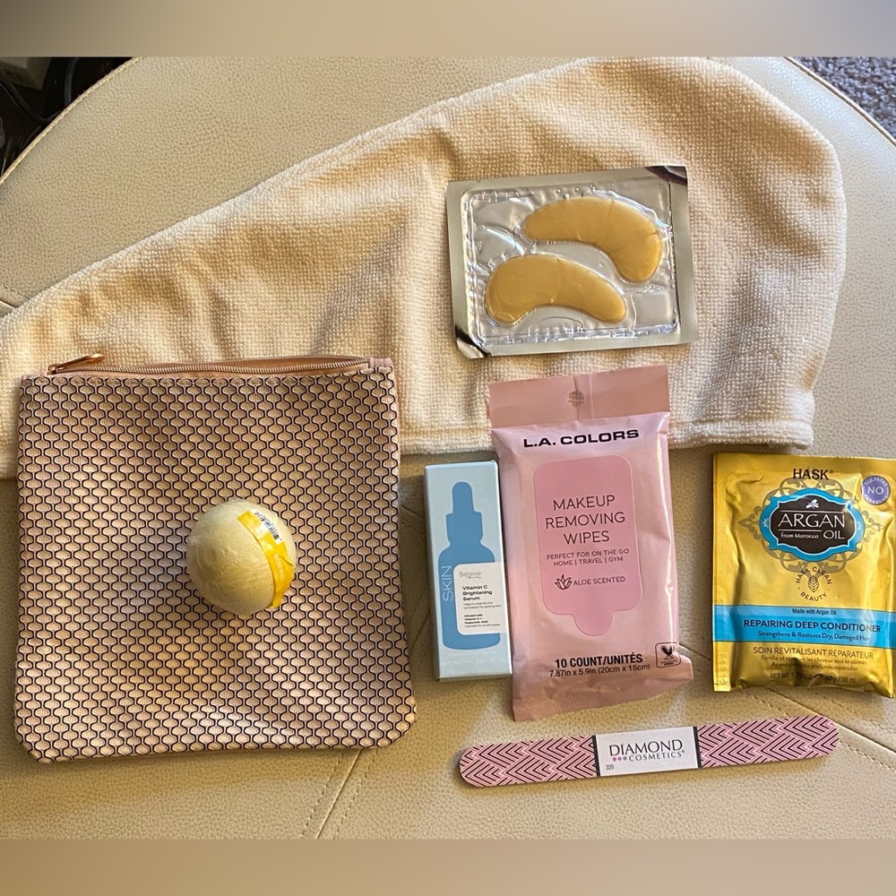 8 piece spa relaxation beauty set - skincare, hair care, bath bomb, makeup bag
